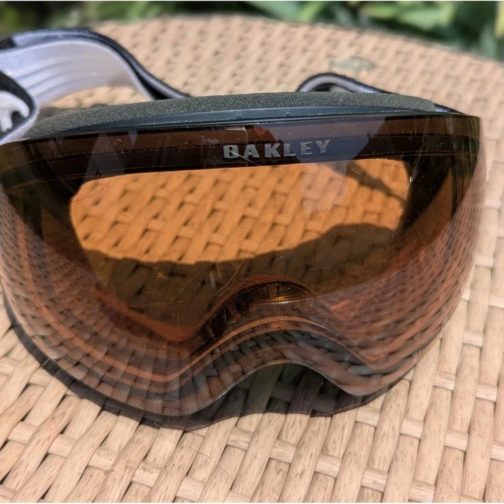 Oakley PRIZM Snow Ski Goggles Black White Amber Lens Snowboard Winter